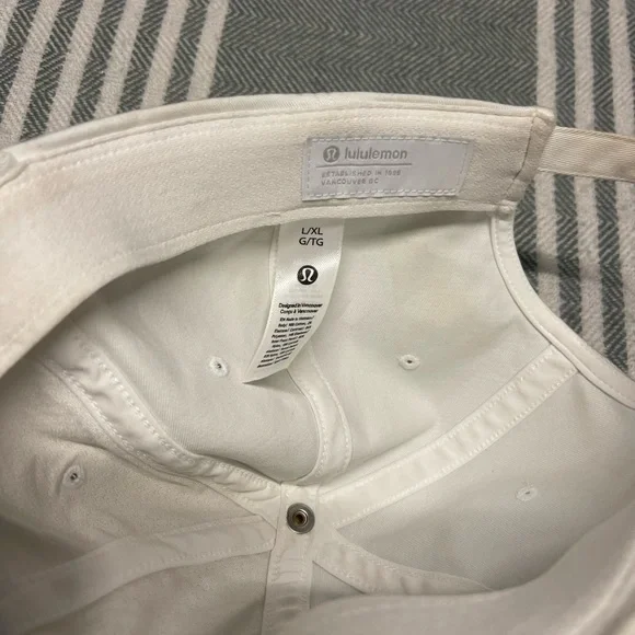 Lululemon UNC Tar Heels White Baseball Cap - Picture 4 of 4